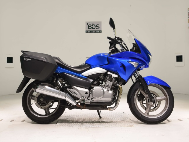 Suzuki GSR250S