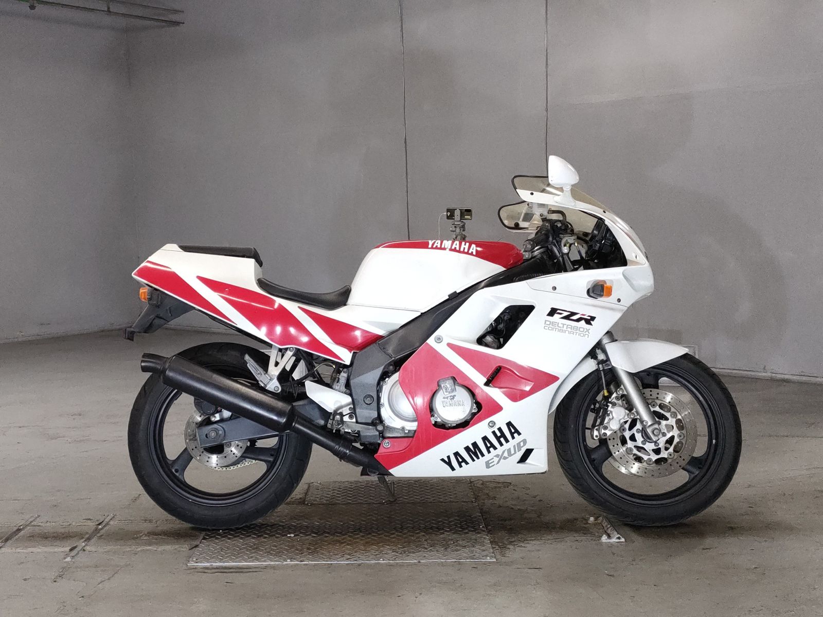 Yamaha FZR250 1991