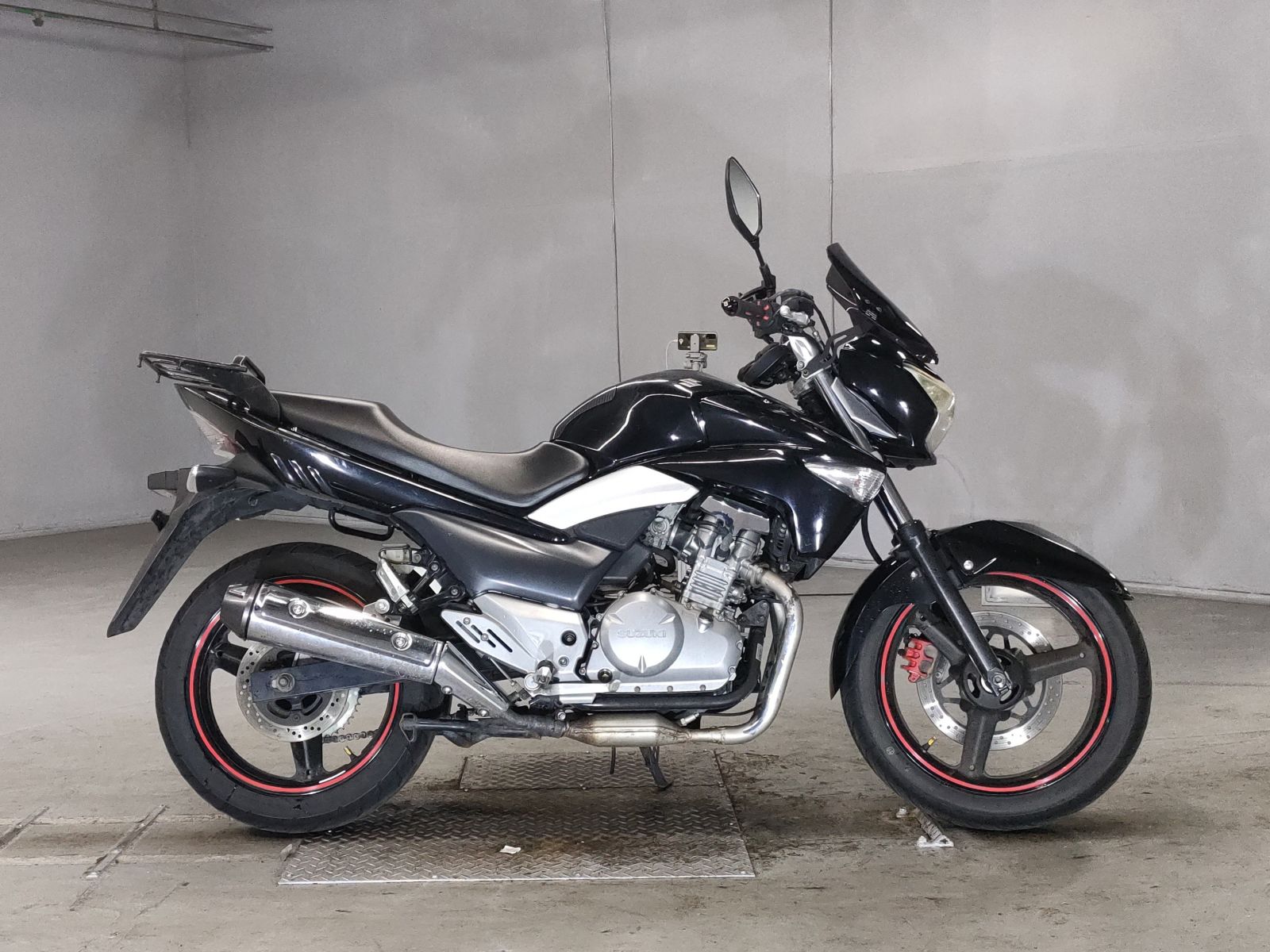 Suzuki GSR250