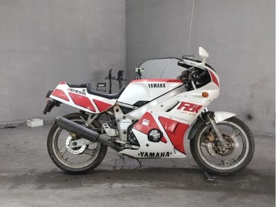 Yamaha FZR400