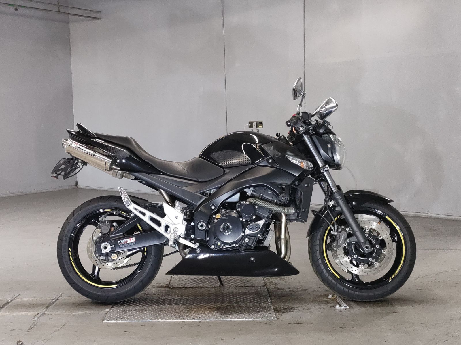 Suzuki GSR400 2016