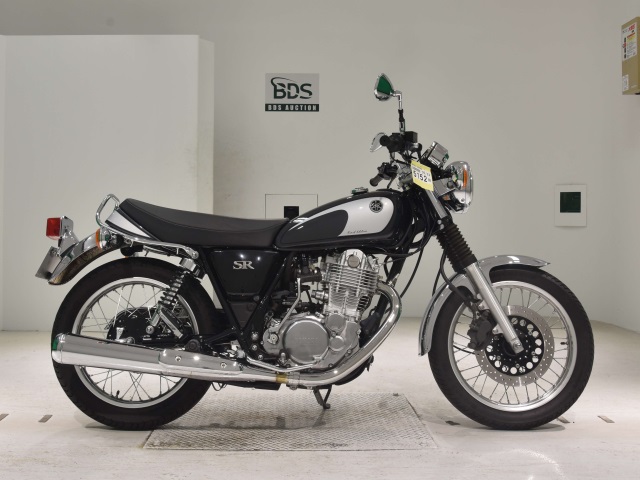 Yamaha SR400 2021