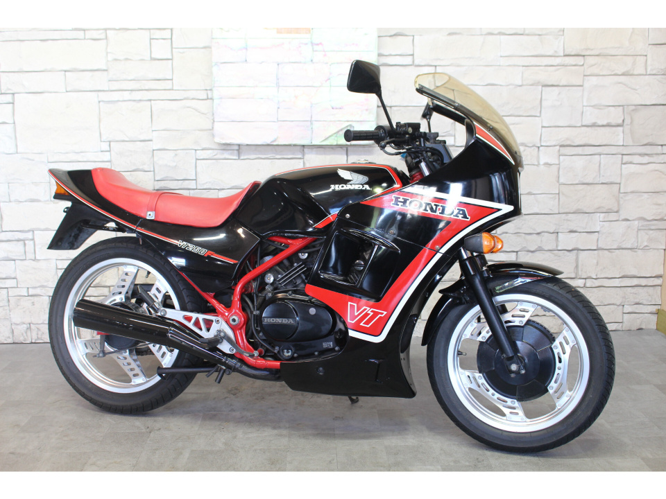 Honda VT250F XELVIS 1982