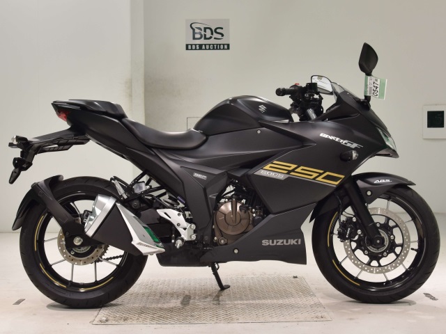 Suzuki GIXXER250SF