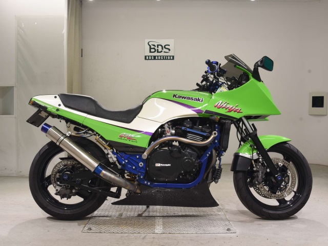 Kawasaki GPZ900R 1999