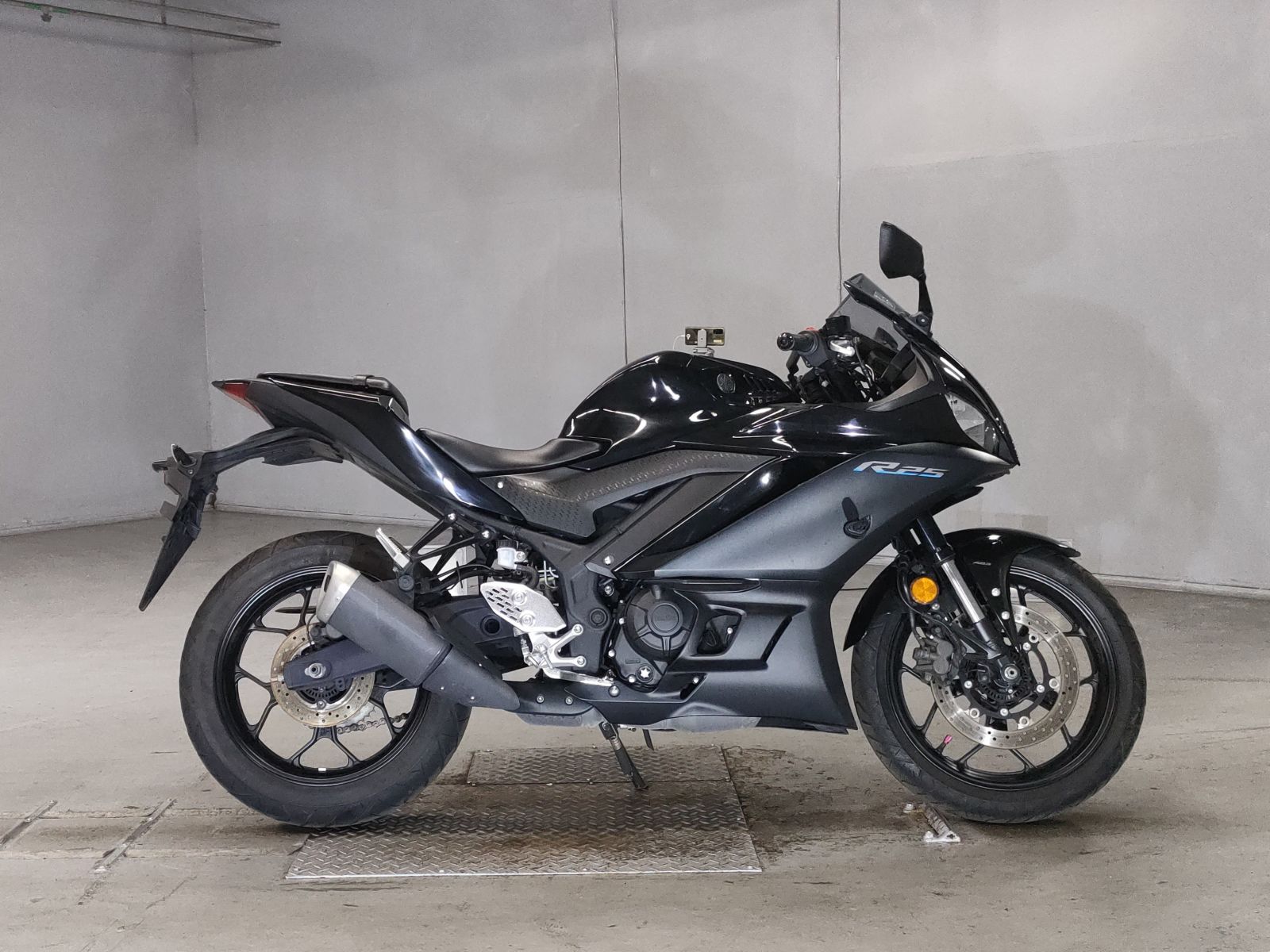 Yamaha YZF-R25 2022