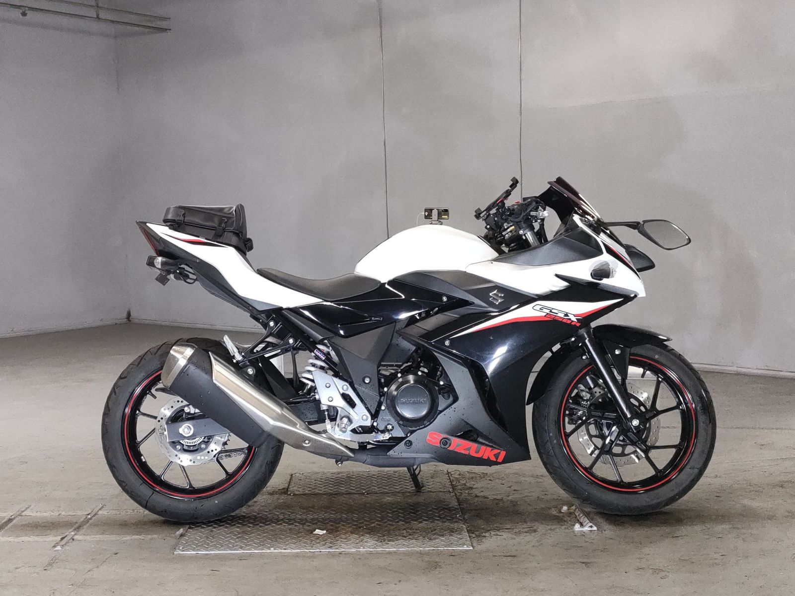 Suzuki GSX250R