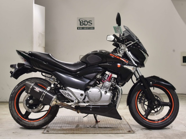 Suzuki GSR250