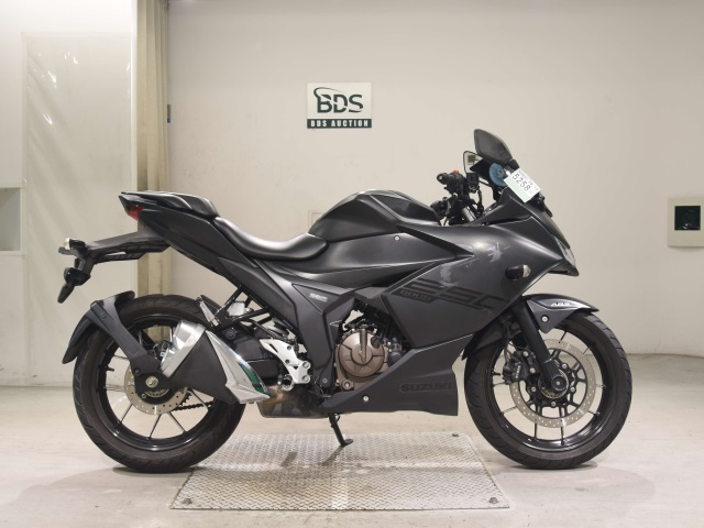 Suzuki GIXXER250SF