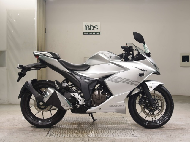 Suzuki GIXXER250SF