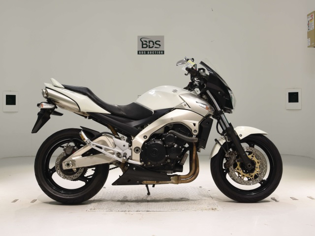 Suzuki GSR400 2012