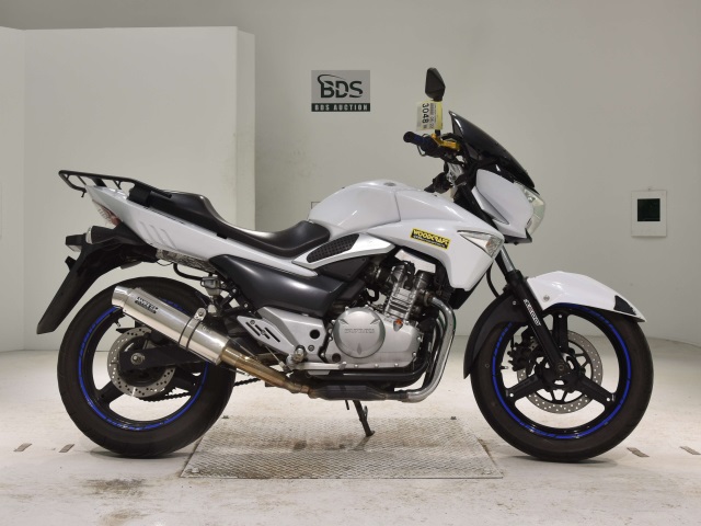Suzuki GSR250