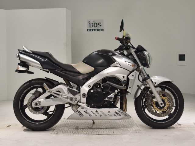 Suzuki GSR400 2006