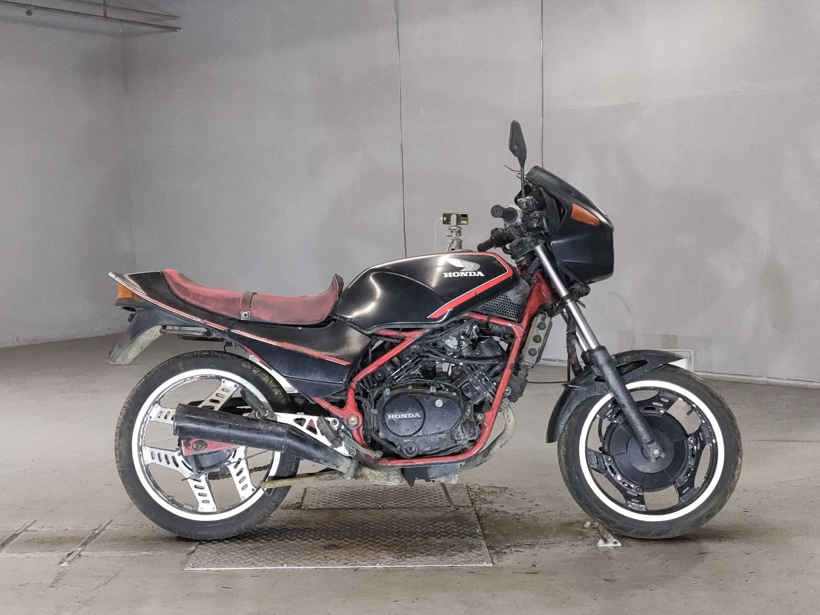 Honda VT250F XELVIS 1982