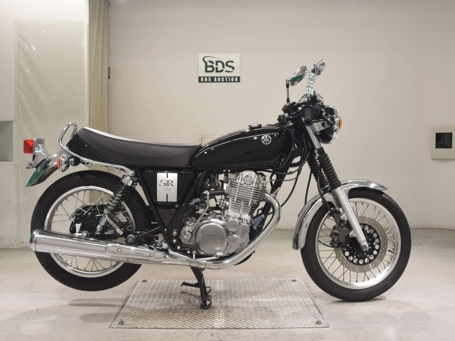 Yamaha SR400 2020