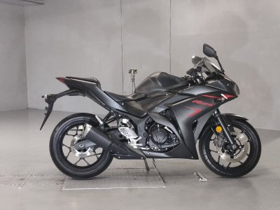 Yamaha YZF-R25 2017