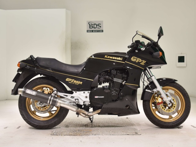 Kawasaki GPZ900R 1985