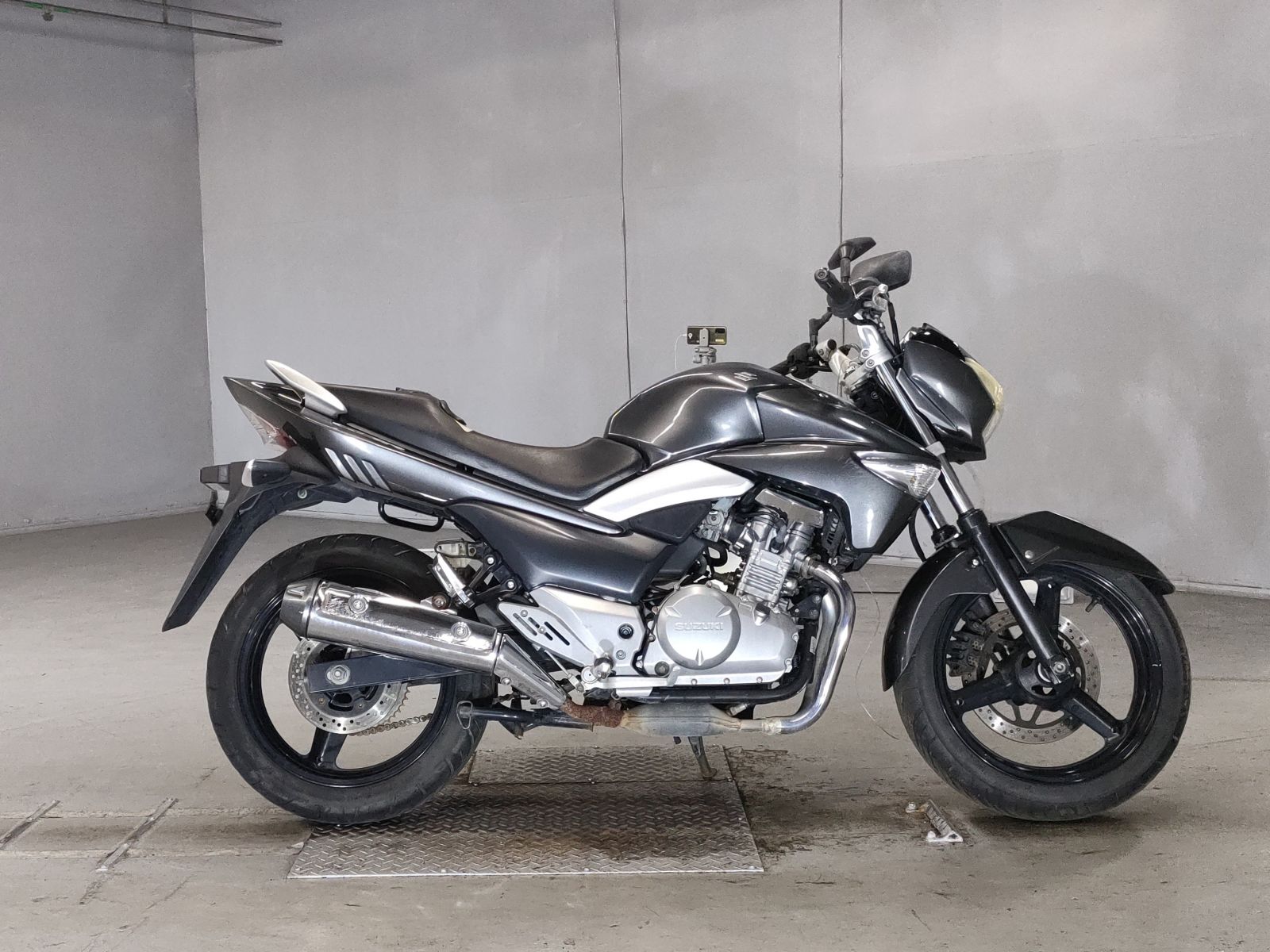 Suzuki GSR250