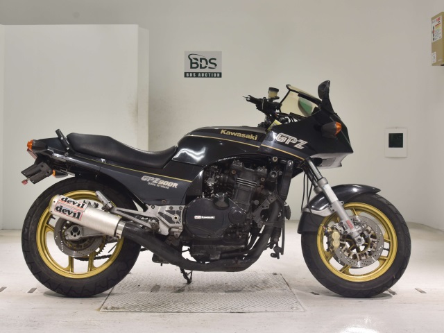Kawasaki GPZ900R 1990