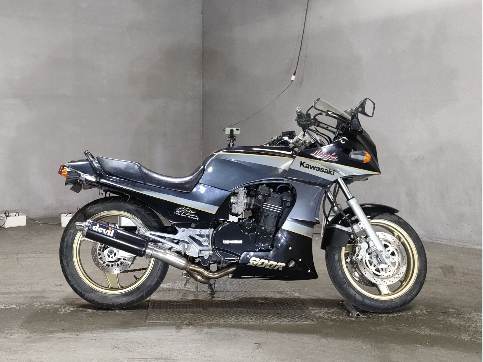 Kawasaki GPZ900R 1991