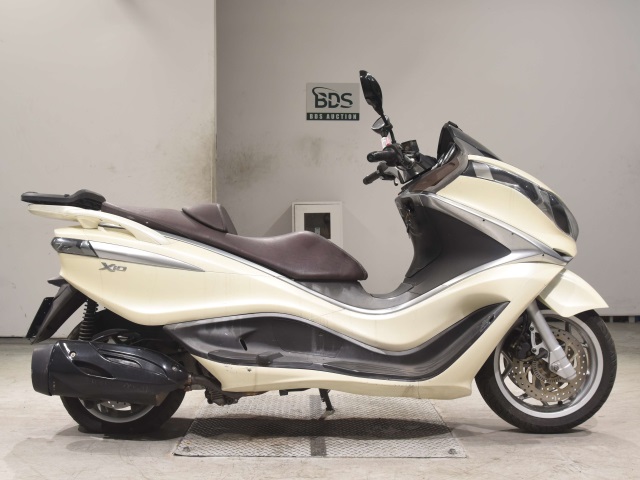 Piaggio X10
