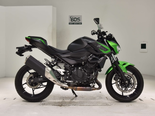 Kawasaki Z400 2021