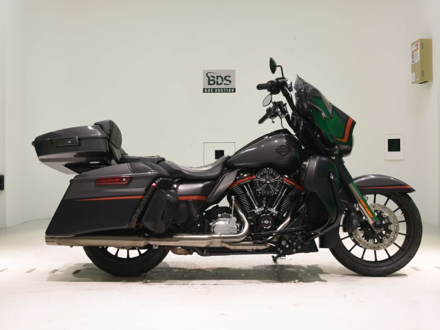 HD STREET GLIDE FLHXSE1920 CVO 2017