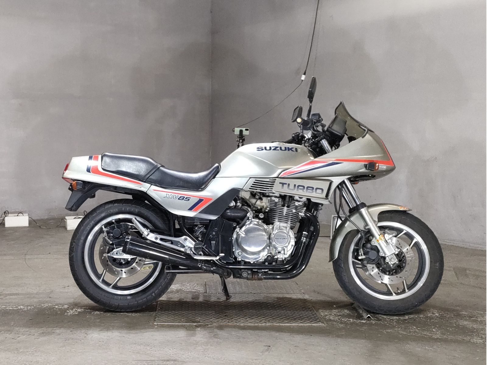 Suzuki XN85 1983