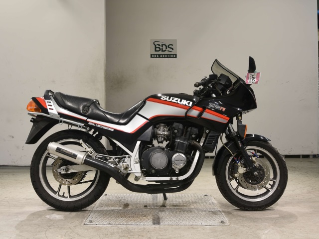 Suzuki GSX400FW 1985
