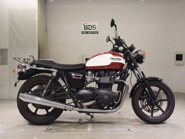 Triumph BONNEVILLE 2015