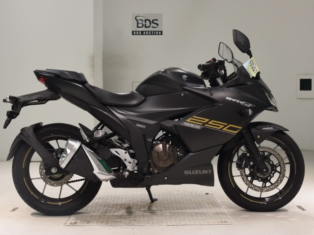 Suzuki GIXXER250SF