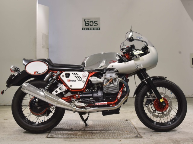 Moto Guzzi V7ﾚｰｻｰ 2013