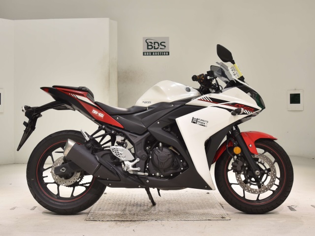 Yamaha YZF-R25 2016