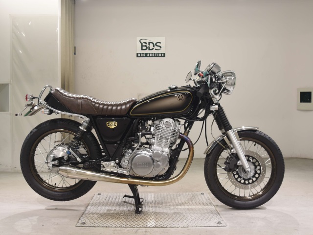 Yamaha SR400 2021