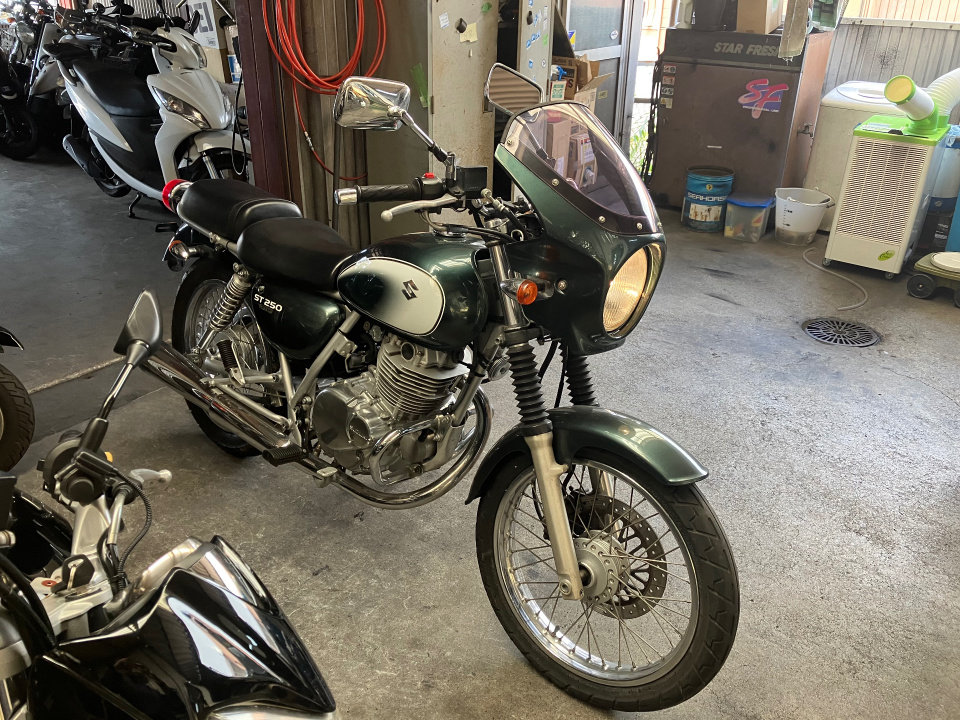 Suzuki ST250E