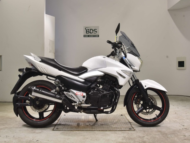 Suzuki GSR250