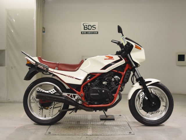 Honda VT250F XELVIS 1983