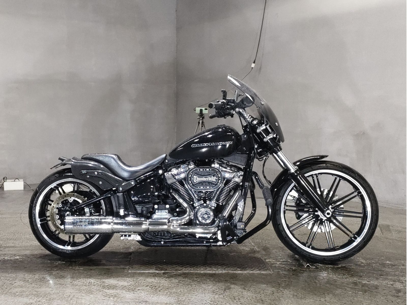 HD BREAKOUT FXBRS1870 2018