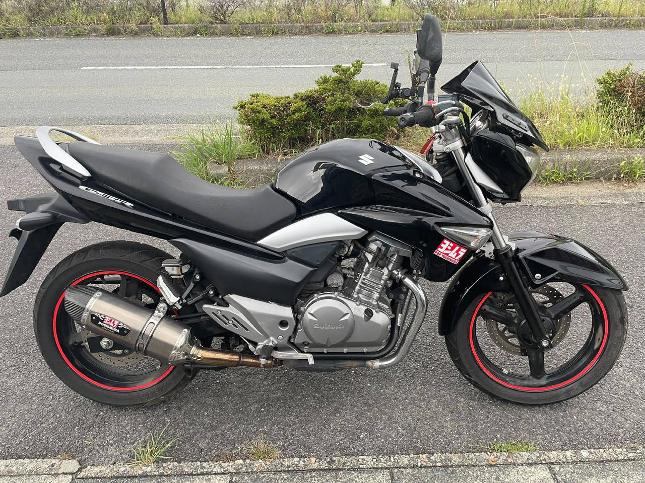 Suzuki GSR250