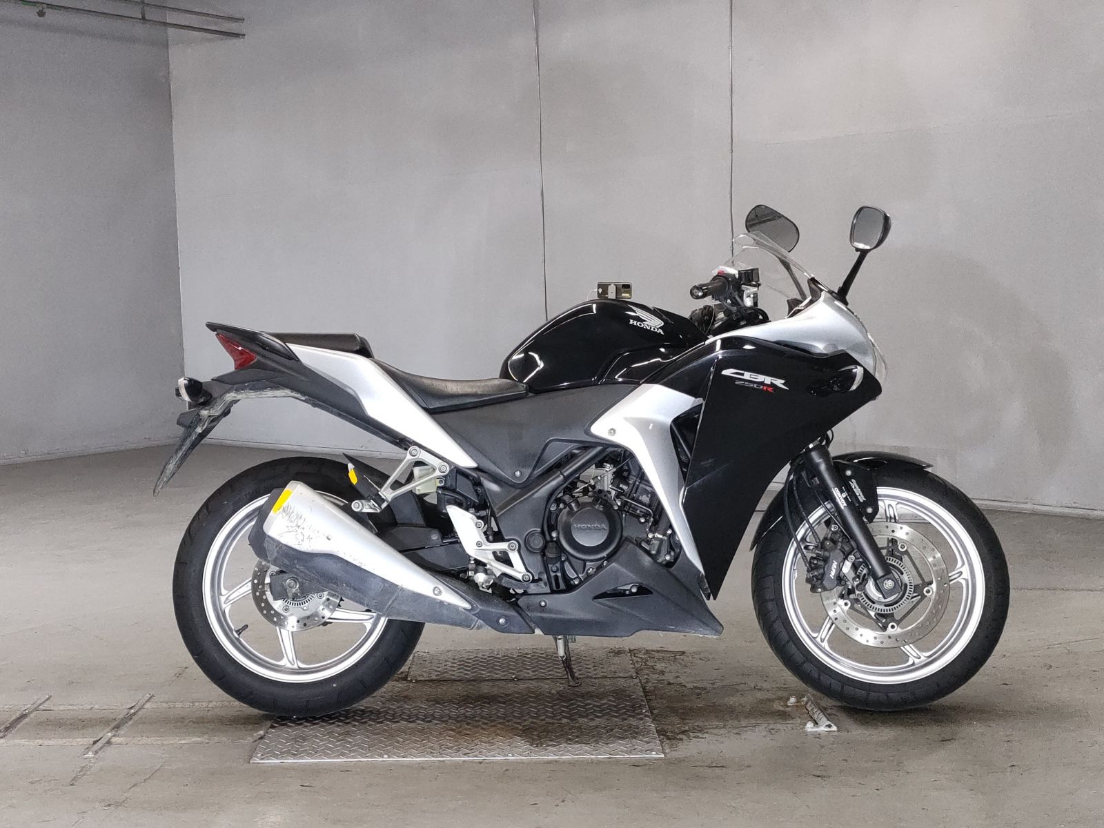 Honda CBR250R 2011