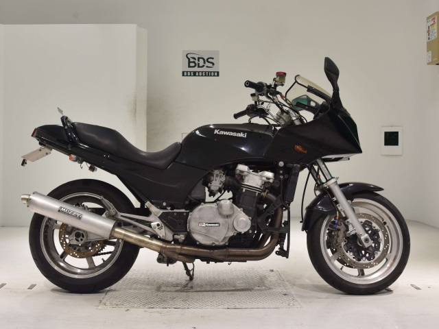 Kawasaki GPZ900R 1990