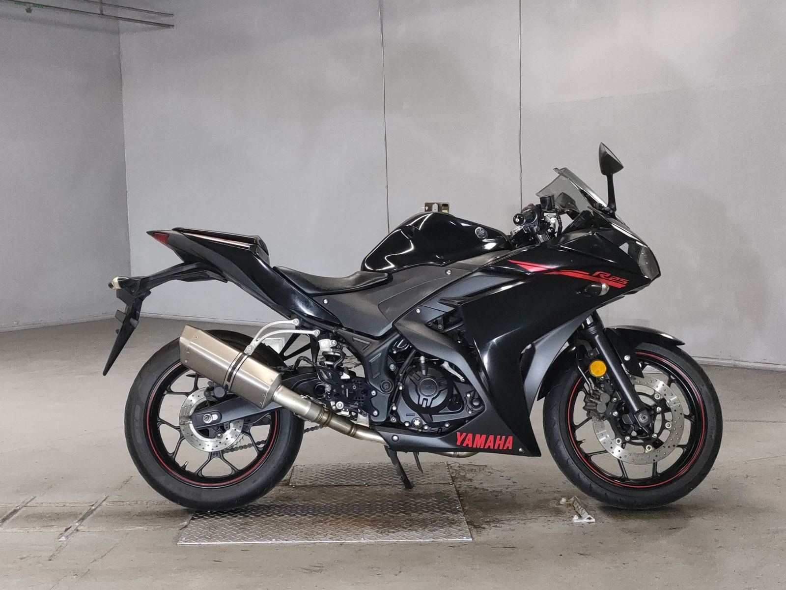 Yamaha YZF-R25 2015
