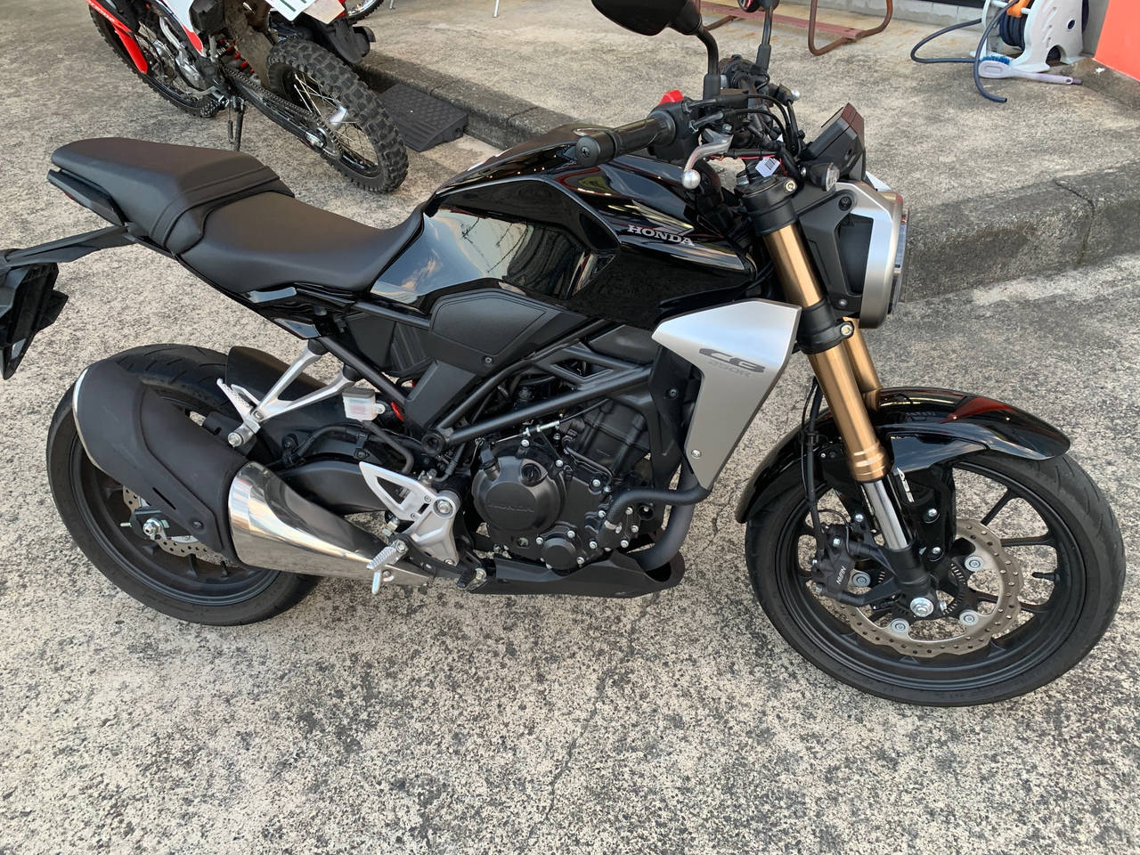Honda CB250R 2019
