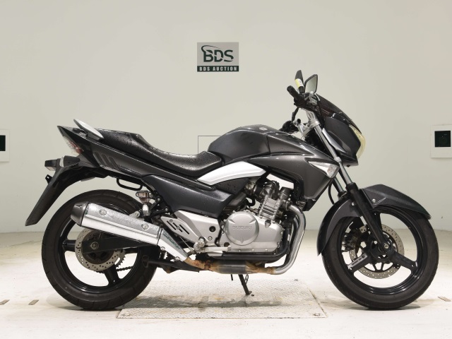 Suzuki GSR250