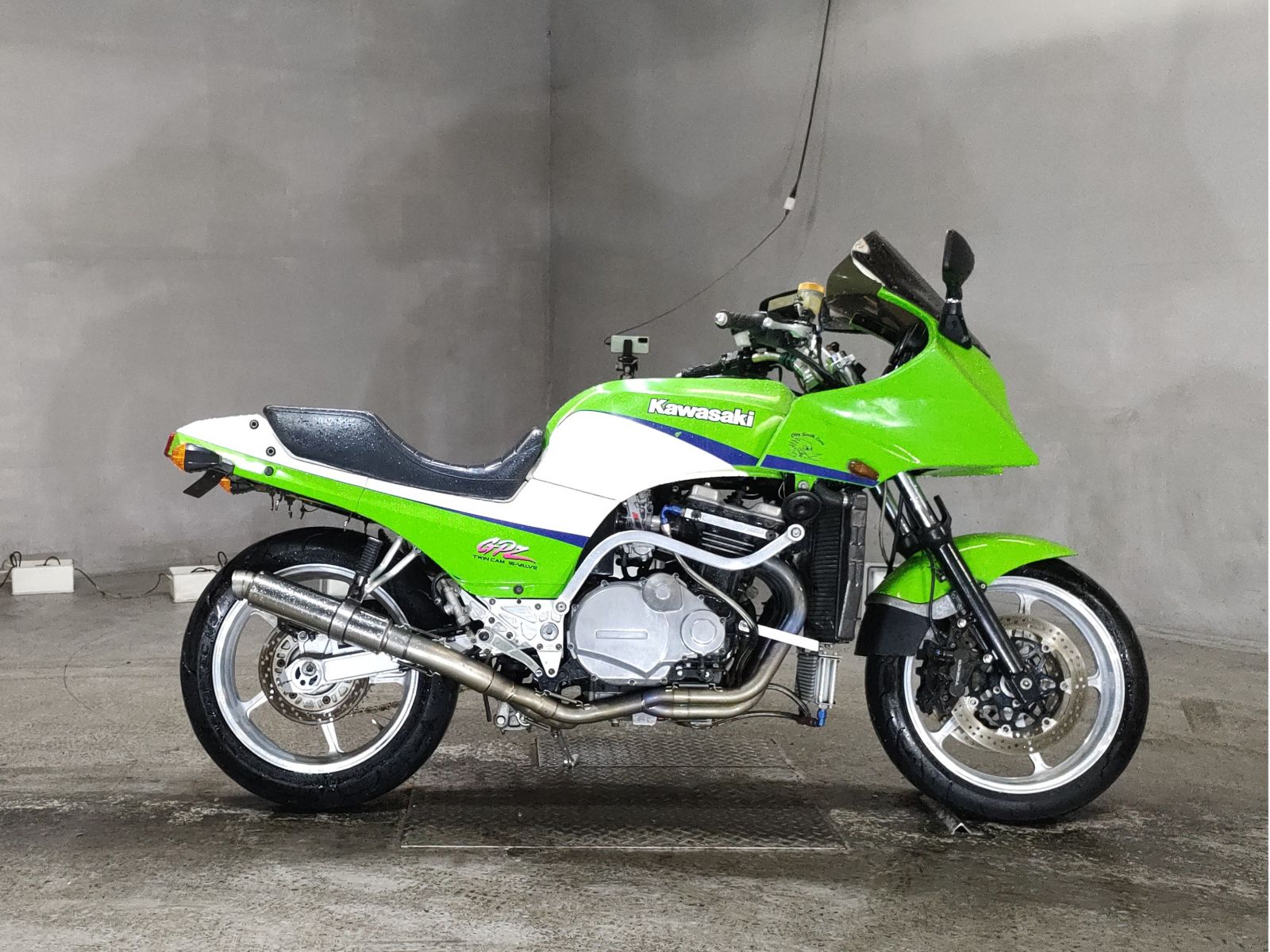 Kawasaki GPZ900R 2002