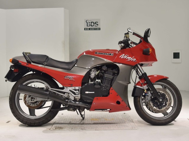 Kawasaki GPZ900R 1996