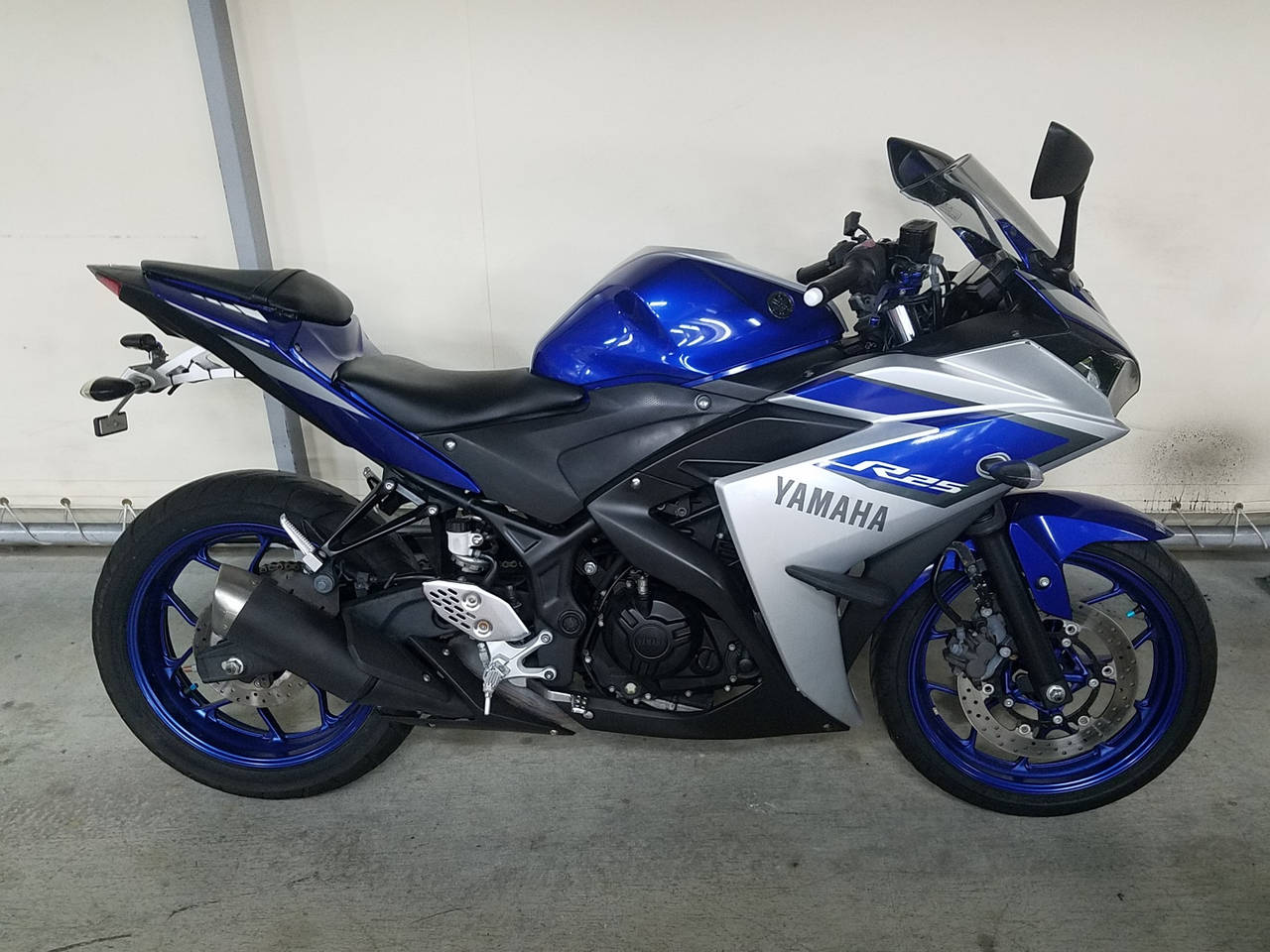 Yamaha YZF-R25 2015