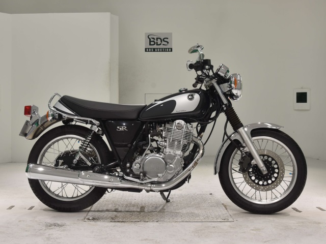 Yamaha SR400 2021