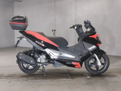 Aprilia SR MAX300