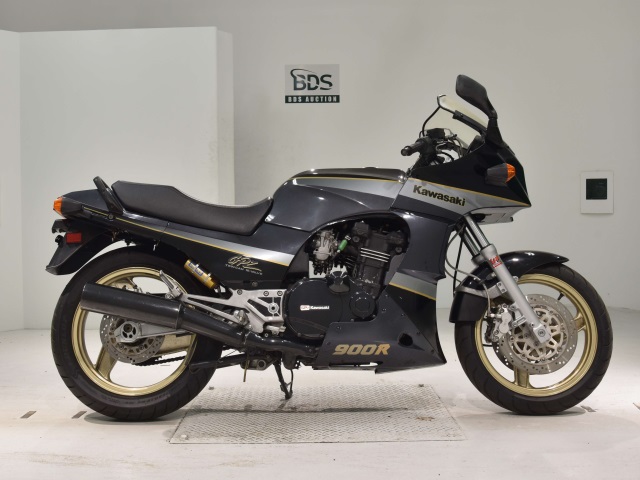 Kawasaki GPZ900R 1996